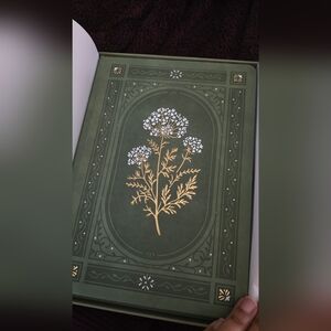 Elegant Green and Gold Decorative Book Cover